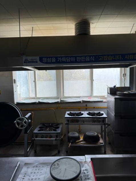 화성시 구내식당 조리실 환풍기 설치 전